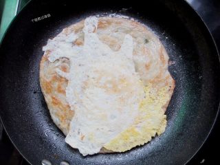 9、自制手抓饼,早饭又多了个选择,鸡蛋熟即可关火