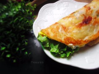 12、自制手抓饼,早饭又多了个选择,对折，美味的手抓饼就完成了