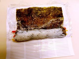 21、寿司,卷起来，要卷得紧实点