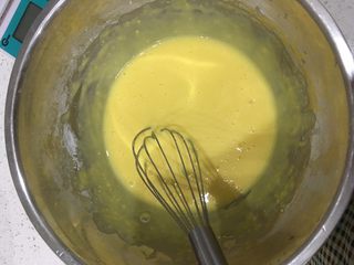 6、经典瑞士卷（原味）,然后继续搅拌均匀。