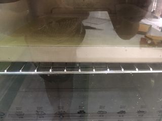 10、经典瑞士卷（原味）,160-180度烤15到18分钟左右。因为每个炉子的性格都不一样，你要多摸摸你的炉子的脾性而决定精准时间！出炉后放凉！待用！