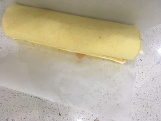 19、经典瑞士卷（原味）,拉拉拉，它就会自己卷合起来！