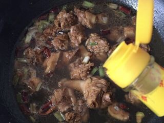 9、香辣啤酒鸭,料酒小半汤匙