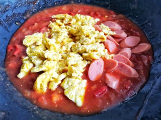 11、西红柿鸡蛋拌面,加入炒好的鸡蛋和火腿，