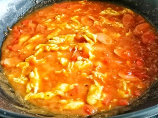 13、西红柿鸡蛋拌面,每次倒入芡汁后用勺子搅动几下，把汤汁烧至浓稠。