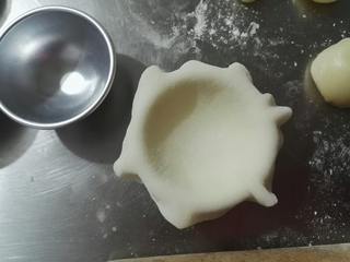 10、雪媚娘,放3寸小雪媚娘模具中（没有模具可以用放酱料的小碗） 