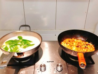 13、烩麻食,菜熟关火，另起一锅煮麻食！