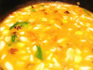 15、烩麻食,将煮好的麻食倒入盛菜的锅，汤视情况倒入。