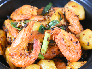 12、干锅香辣虾重现江湖，在鲜、香、辣中体验畅快人生！,转大火翻炒几下，即可出锅