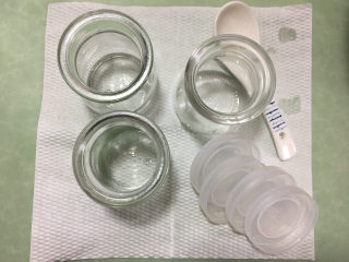 13、自制樱桃果酱,取出容器晾干水份。