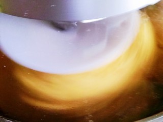 1、南瓜花样馒头,以上材料揉成光滑面团