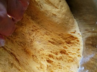 2、南瓜花样馒头,发酵两倍大，有蜂窝状