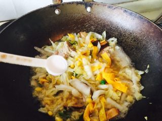 16、三文鱼炒蔬菜,加一勺盐，自己吃，口味淡点。