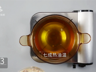 16、火锅店的酥肉吃不够？在家也能做的美味零食,七成热油温