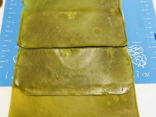 19、抹茶毛巾卷,三张叠一起,做一个毛巾卷