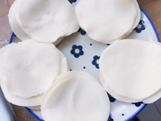 1、自制空心面（饺子皮版）,备好饺子皮