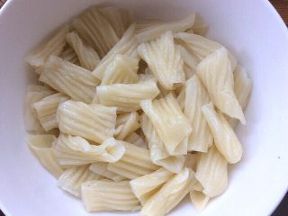 21、自制空心面（饺子皮版）,老抽装碗