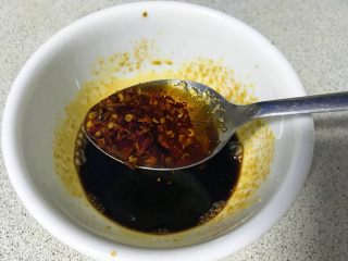 7、私家猪油烩马铃薯,辣椒油一汤匙。