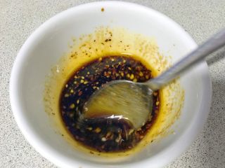 8、私家猪油烩马铃薯,充分搅拌，酱汁就准备好了。