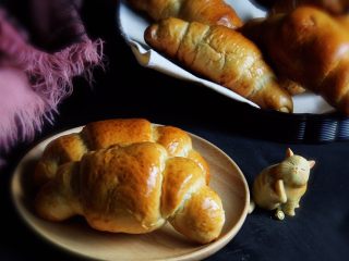 27、原味牛角面包,装饰一下，拍照。