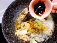 9、香菇鸡煲,20毫升生抽