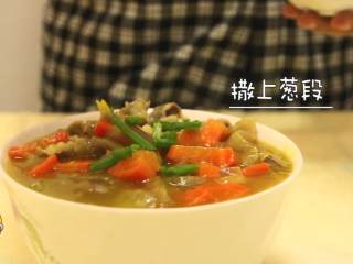 12、咖喱肥牛乌冬,撒上葱段