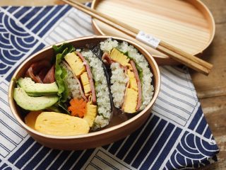 8、饭团便当,当当当当~饭团便当就完成了,可以带去上班,野餐啦~