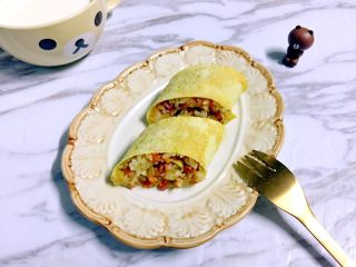 24、培根胡萝卜鸡蛋卷饭团,装盘即可食用