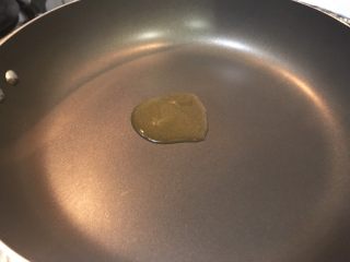 2、超满足便当（24）,锅内少许油