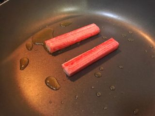 3、超满足便当（24）,放入蟹棒煎