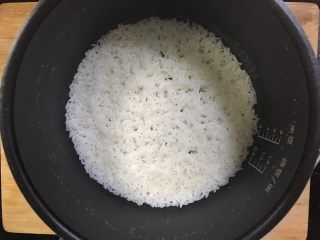 7、超满足便当（24）,米饭蒸好了 就一个人的量 一杯米