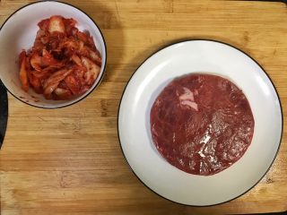 13、超满足便当（24）,牛排解冻 泡菜准备好