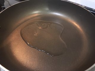 15、超满足便当（24）,锅内放油