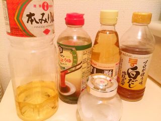 1、稻荷寿司,准备好调味料