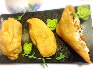 12、稻荷寿司,可以提前做了第二天做为早餐、做成盒饭,装盛便利。有饭有菜有肉,营养丰富!