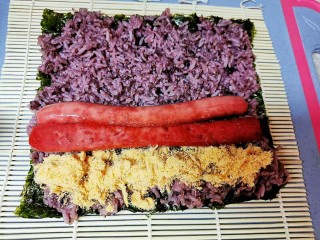 7、零难度，教你做好吃又好看的寿司卷。,放上火腿