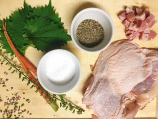 1、鸡肉紫苏培根卷佐京葱芥末酱, 食材准备好