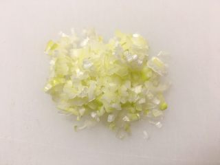 13、鸡肉紫苏培根卷佐京葱芥末酱, 然后切成末…