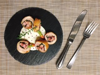 22、鸡肉紫苏培根卷佐京葱芥末酱, 好了,现在可以去朋友圈尽情炫耀你的厨艺了……