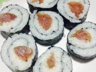 7、金枪鱼寿司,装盘