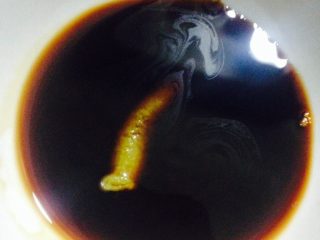 8、金枪鱼寿司,鱼生酱油里挤上一条芥末！沾着吃即可