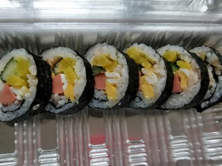 14、紫菜包饭,摆放透明盒。