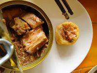 5、一口稻荷寿司,面上放上金枪鱼