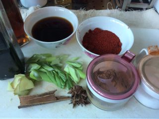 1、陕西岐山臊子面肉臊子,备好配料