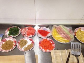 9、各种寿司,如图