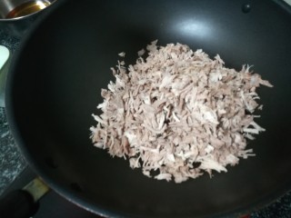 13、又见肉松,倒下肉丝煸炒