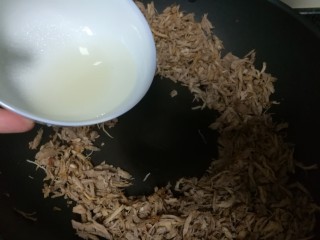 16、又见肉松,盐糖水加入肉丝中间