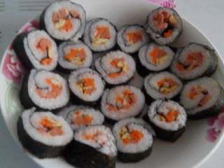 10、食寿司卷——剩米饭的华丽转身,很好吃的。