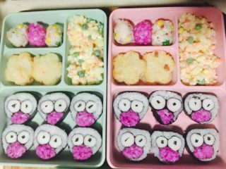 15、童趣寿司,这两个饭盒看起来比较清晰。培根饭团，捏成圆团。红色饭团也是捏成圆团。看了是不是觉得充满童趣？朋友收到这三盒寿司，大呼好吃。用心做的，都会好吃。