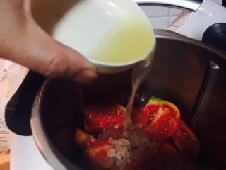 18、番茄酱,倒入主锅。